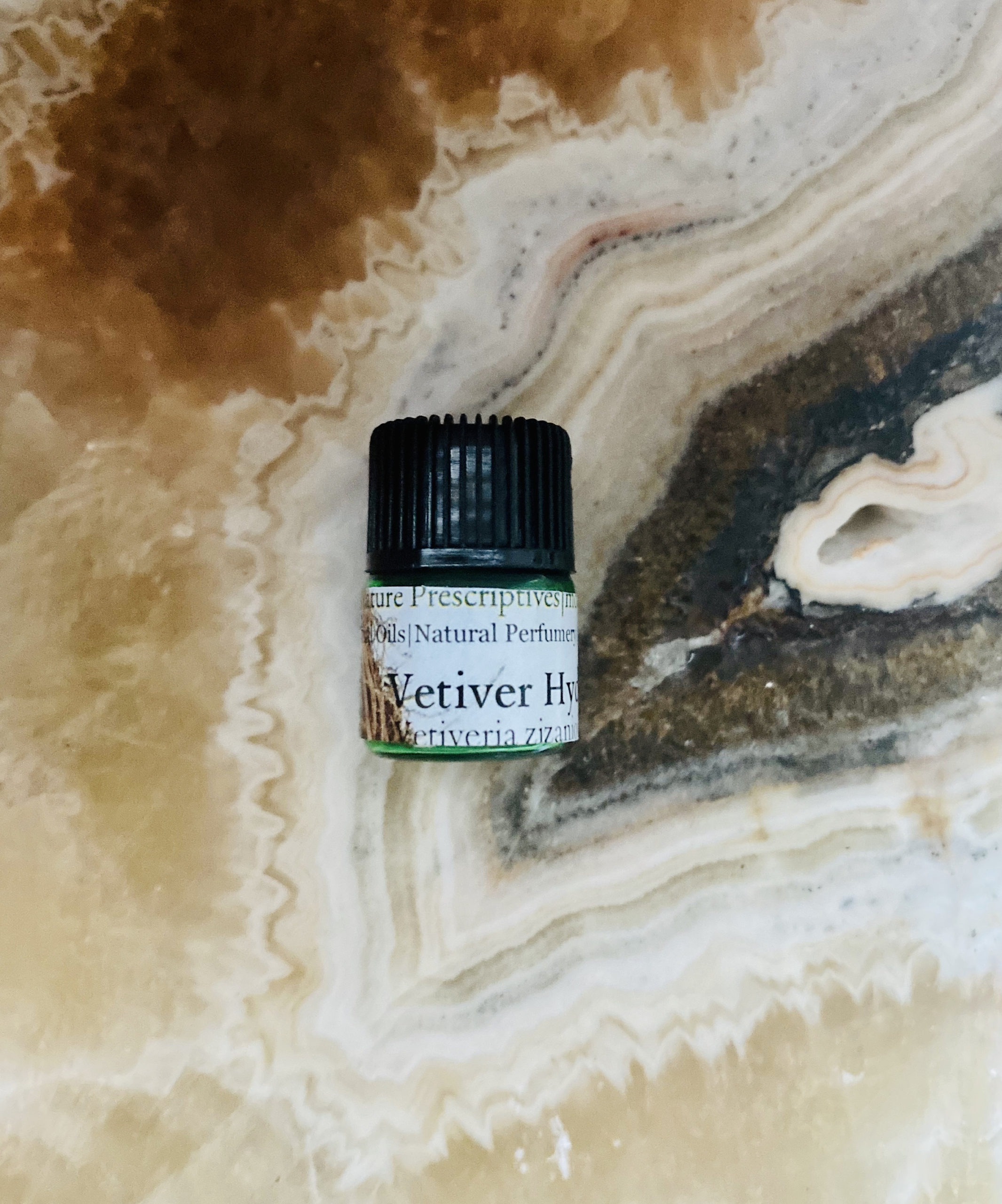 Vetiver Oil — Natural ingredient for perfumery overview — Scentspiracy